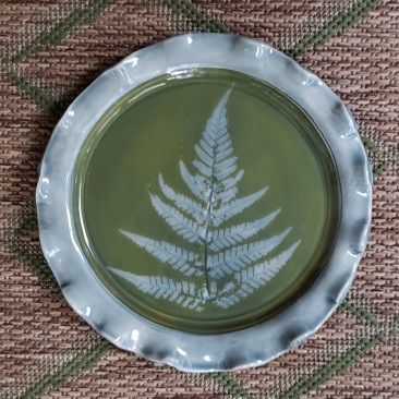 Celadon Fern Round Plate with fluted edge (LL)