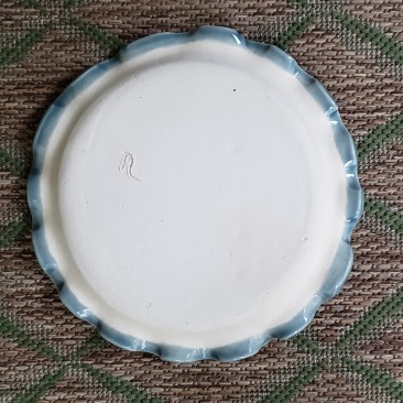 Celadon Fern Round Plate with fluted edge (LL)