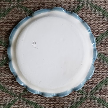 Celadon Fern Round Plate with fluted edge (LL)